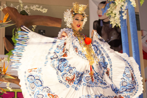 REINA TRAJE TIPICO  