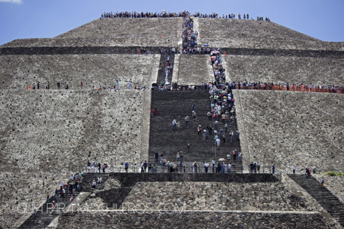 piramide teotihuacan gente